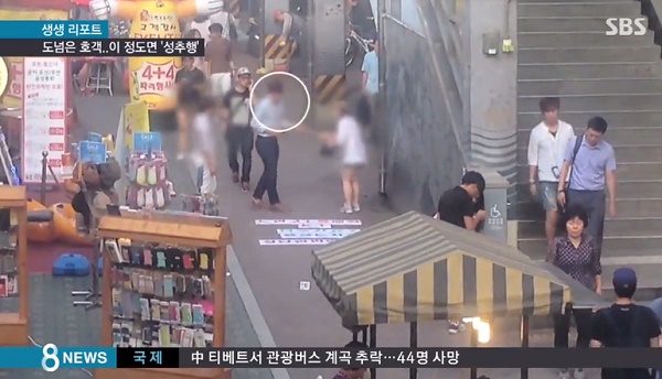 Khi chỉ còn vài tháng nữa là Hàn Quốc sẽ tiến hành cải tổ chính sách chiết khấu giá smartphone bán ra, các cửa hàng bán điện thoại của các nhà mạng tại đây đã phải sử dụng tới các biện pháp