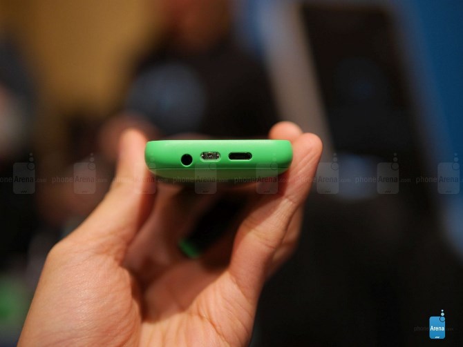 Trong khuôn khổ sự kiện CES 2015, Microsoft bất ngờ ra mắt một chiếc điện thoại