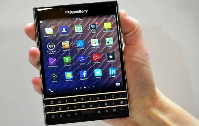 Vào ngày 19/1/1999, chiếc điện thoại BlackBerry đầu tiên chạy... pin tiểu ra mắt. Ở tuổi 16, BlackBerry đã xa rời thời đại hoàng kim với trị giá 80 tỷ USD nhưng đã thoát khỏi tình cảnh