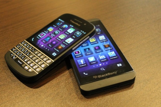 Vào ngày 19/1/1999, chiếc điện thoại BlackBerry đầu tiên chạy... pin tiểu ra mắt. Ở tuổi 16, BlackBerry đã xa rời thời đại hoàng kim với trị giá 80 tỷ USD nhưng đã thoát khỏi tình cảnh