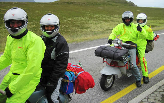 4 lưu ý để lái xe an toàn khi có người ngồi sau