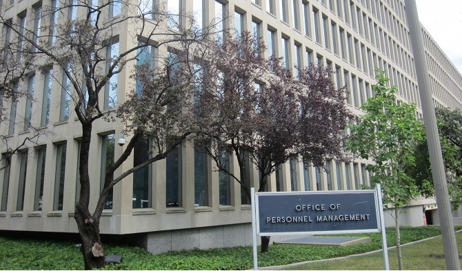 Chỉ một tuần sau khi công bố về một vụ hack có thể gây rò rỉ thông tin cá nhân của tất cả các nhân viên chính phủ, chính quyền Obama lại phải lên tiếng về một vụ hack khác có thể đã để lộ các thông tin xếp hạng an ninh của nhân viên tình báo và hành pháp.