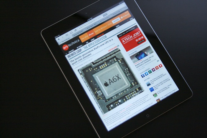 Thực tế, cũng giống như iPhone, iPad đang sở hữu một thế mạnh đặc biệt: chỉ nằm gọn trong phân khúc cao cấp. Sự vươn lên mạnh mẽ của iPhone trong những năm vừa qua đã chứng tỏ một sự thật rất quan trọng, rằng kẻ làm chủ phân khúc cao cấp cũng sẽ là kẻ chiến thắng cuối cùng. Lý do là bởi sau khi làm quen với smartphone qua những sản phẩm giá rẻ, và sau khi mức sống gia tăng, người tiêu dùng sẽ sớm từ bỏ các phân khúc tầm trung/cấp thấp để lên với phân khúc giá cao. Doanh số gia tăng hàng năm của iPhone và Galaxy S là minh chứng rõ ràng nhất cho điều này.