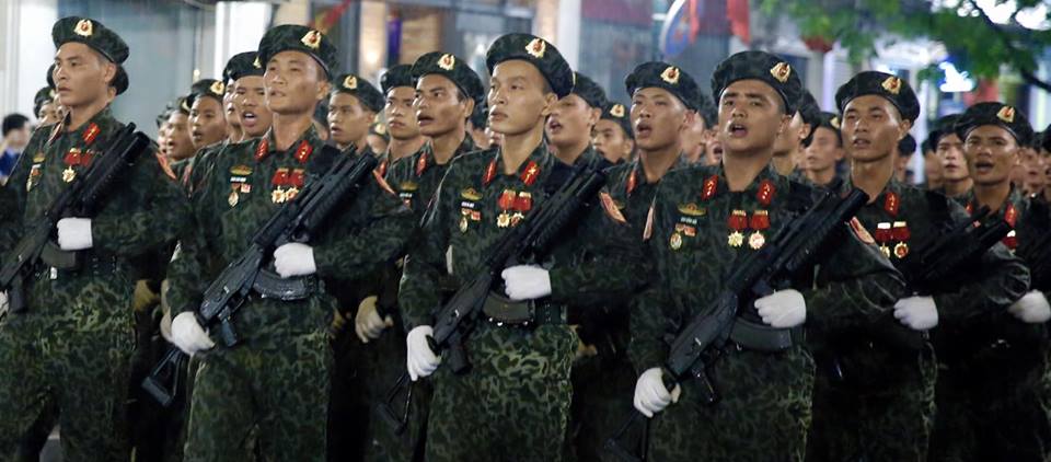 Hát vang bài : Tiến bước dưới quân kỳ