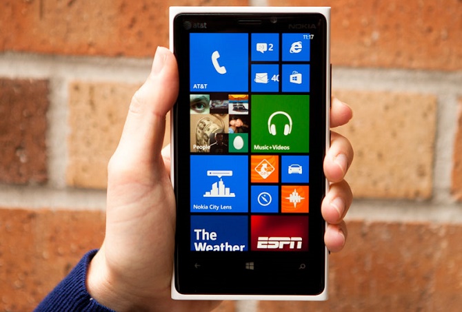 Khi truy cập vào windowsphone.com, bạn sẽ được chuyển về trang chủ của Microsoft.