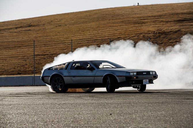 Được xây dựng trên cùng mẫu xe với cỗ máy thời gian trong loạt phim