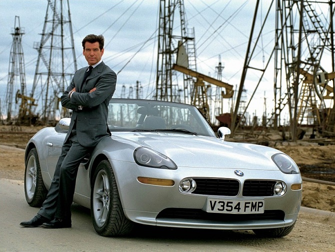 Bên cạnh những cô nàng xinh đẹp và các loại vũ khí đỉnh cao, những chiếc xe