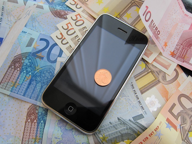 Trong khuôn khổ chương trình Thị trường Viễn thông Đồng nhất vừa được Nghị viện Châu Âu bỏ phiếu tán thành vào ngày thứ ba vừa qua, mức phí chuyển vùng tại các quốc gia EU sẽ được cắt bỏ hoàn toàn.