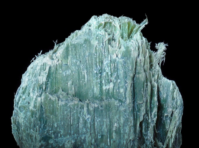 9 loại đá và khoáng chất đẹp mê hồn nhưng chết người - ảnh 3