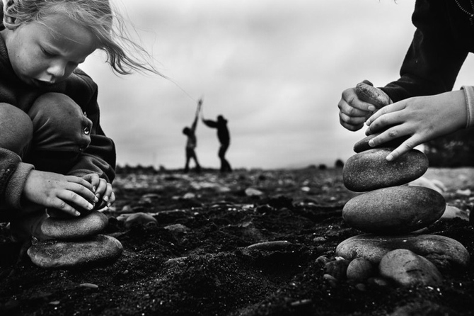 Ảnh: Trẻ làm gì khi không có smartphone, máy tính, tivi...? - ảnh 4