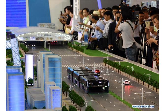 “Siêu xe buýt” chở tới 1.400 hành khách - ảnh 2