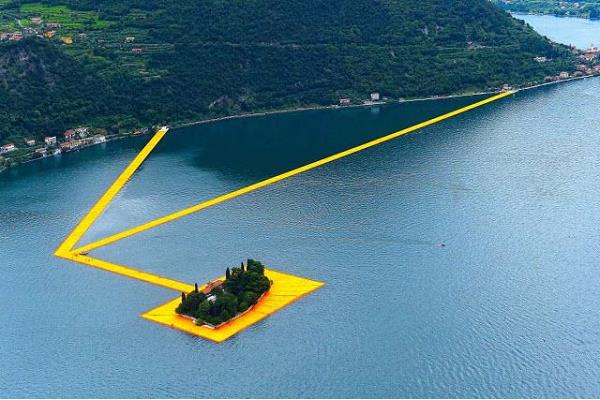 Cây cầu kỳ lạ giúp hơn nửa triệu người đi trên mặt nước - ảnh 1