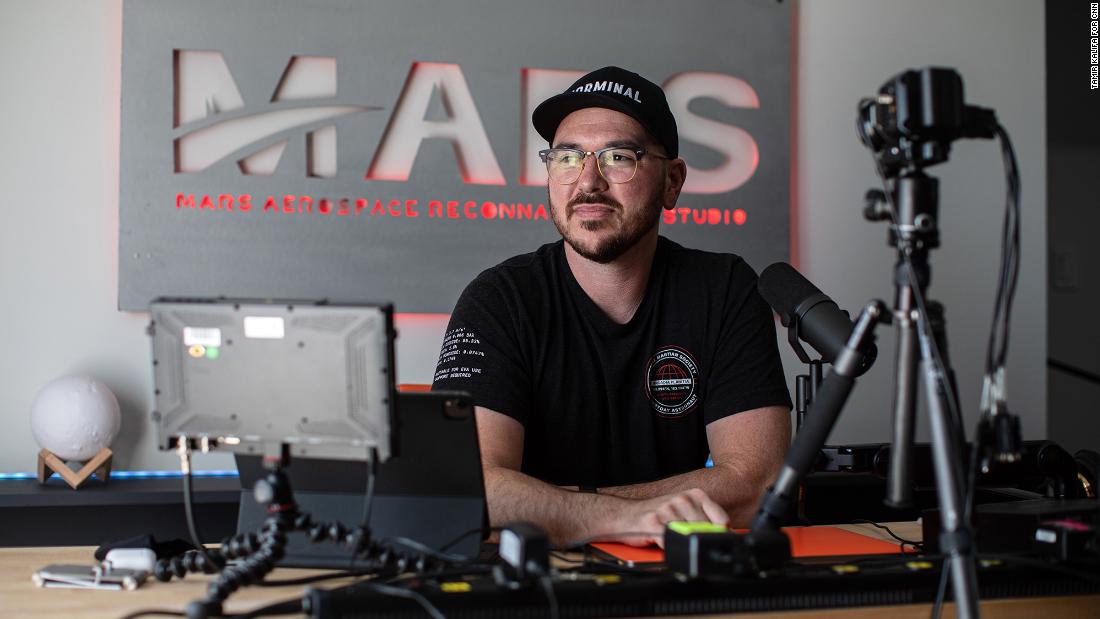 SpaceX đã tạo ra ngành công nghiệp săn tin triệu view như thế nào?