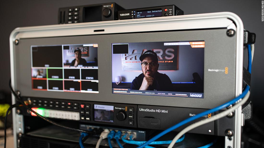 SpaceX đã tạo ra ngành công nghiệp săn tin triệu view như thế nào?