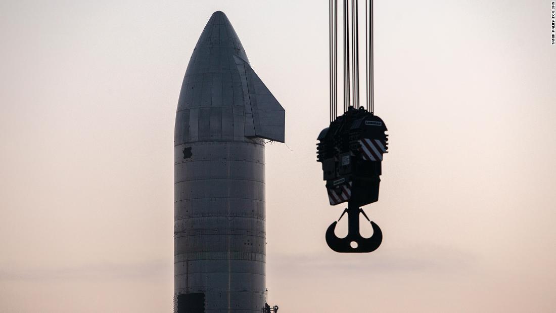 SpaceX đã tạo ra ngành công nghiệp săn tin triệu view như thế nào?