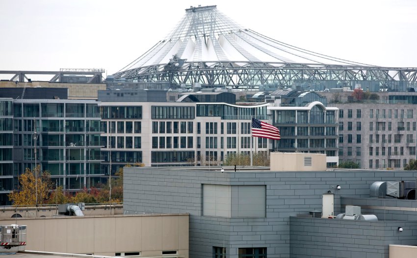 Tòa nhà sứ quán Mỹ tại Berlin