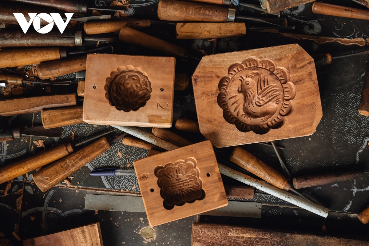 Due to being a talented craftsman, the artisan is able to create hundreds of different moulds in a variety of shapes and sizes.
