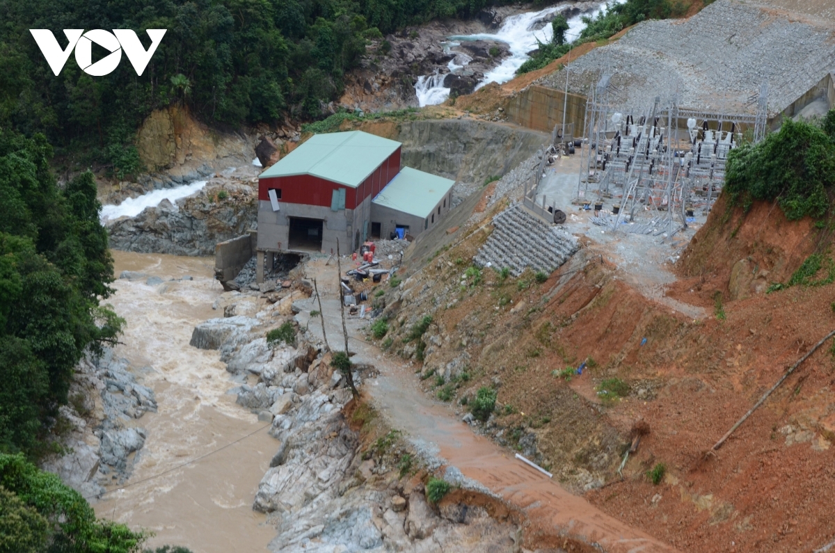 An overview of the landslide site that has hit Rao Trang 3 Hydropower Plant