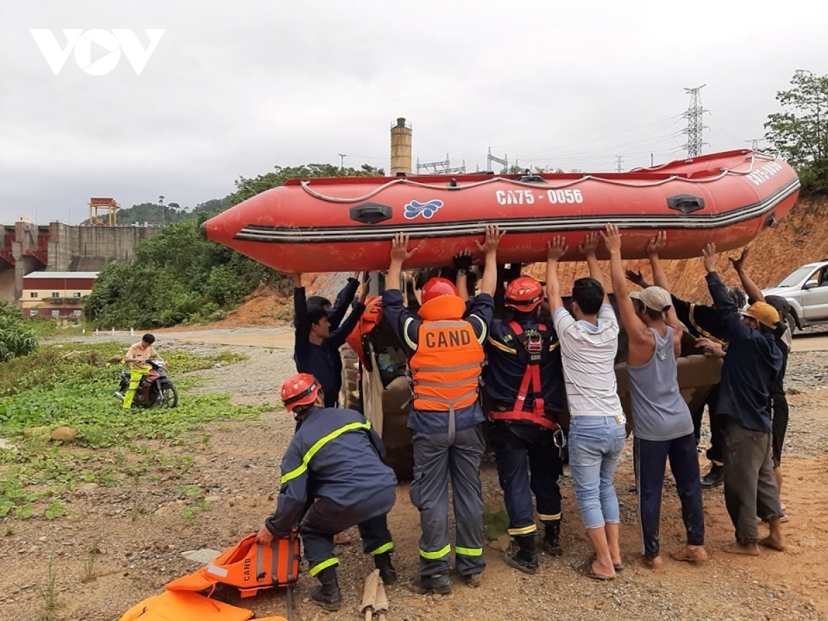 Rescuers make use of canoes as they search the landslide-prone area for victims