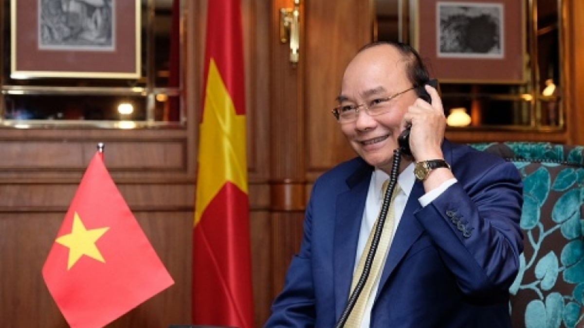 Prime Minister Nguyen Xuan Phuc holds phone talks with his Japanese counterpart Suga Yoshihide