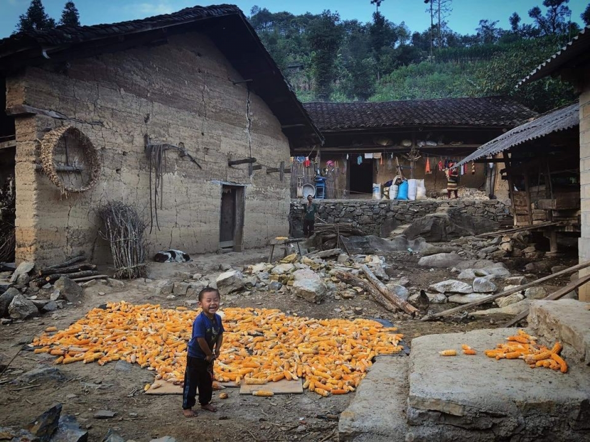 Gaining an insight into the daily life of the ethnic Mong people who inhabit the local area is an interesting activity. (Photo: Pham Hang)