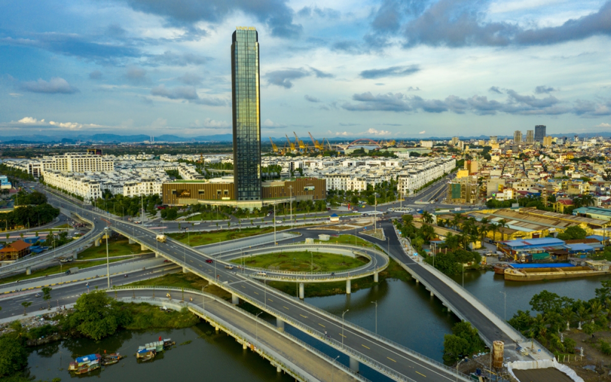 Bộ mặt giao thông và đô thị TP Hải Phòng ngày càng phát triển khang trang, hiện đại, đồng bộ và văn minh hơn.