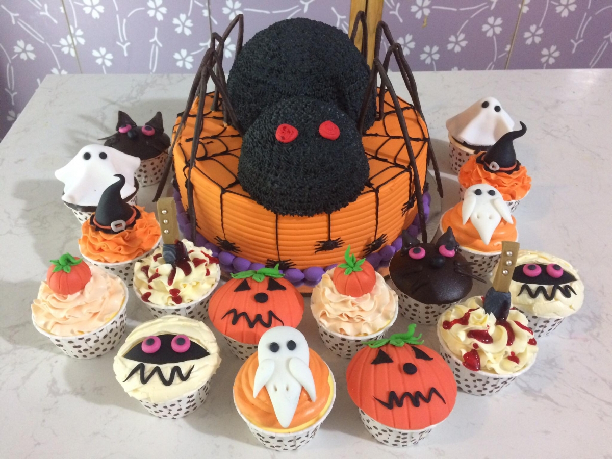 Domestic bakeries have become busy in recent days as many locals have ordered gateaux in order to celebrate Halloween.