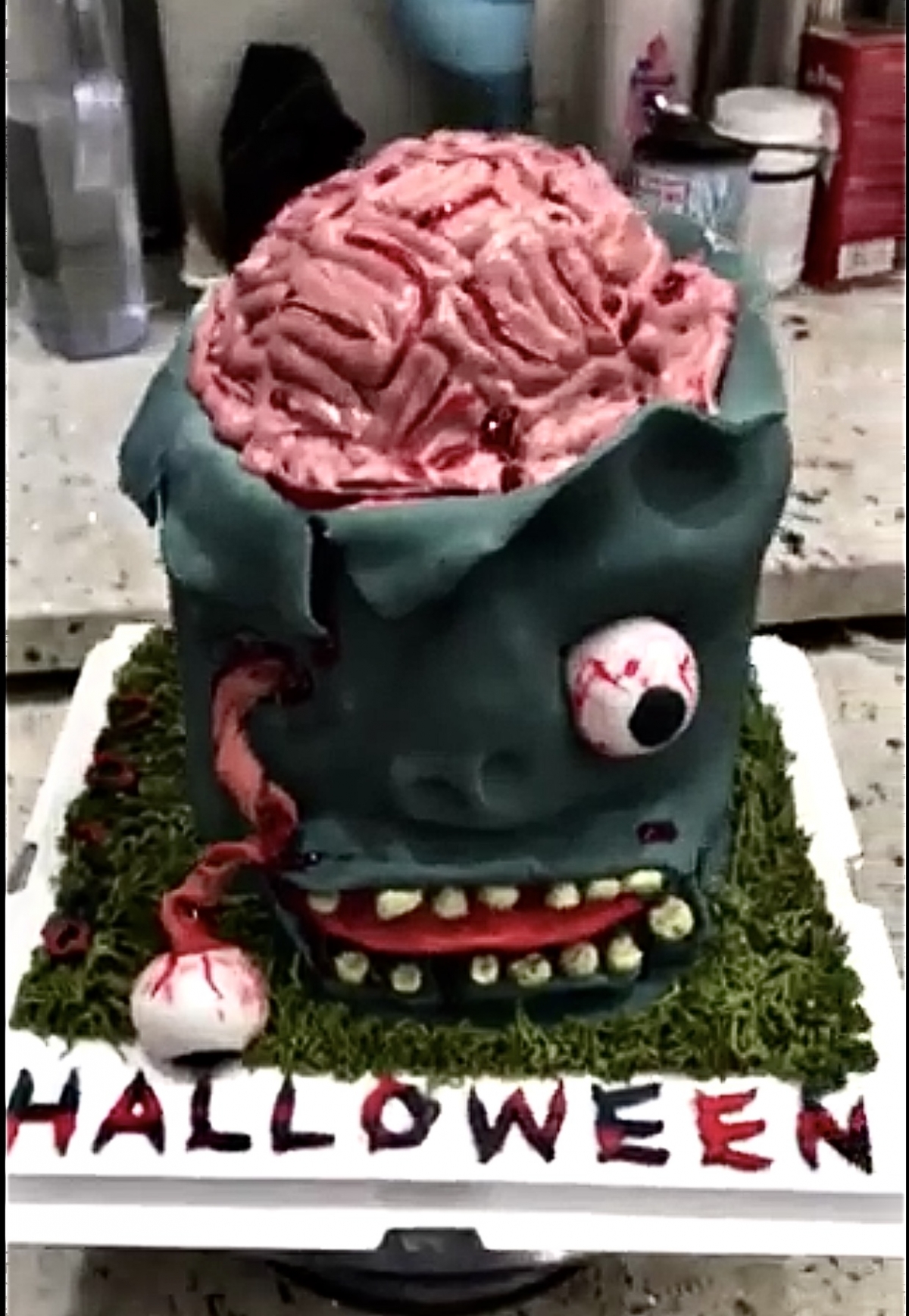 This ghostly cake is worth up to VND2.8 million, equal to US$121.7.