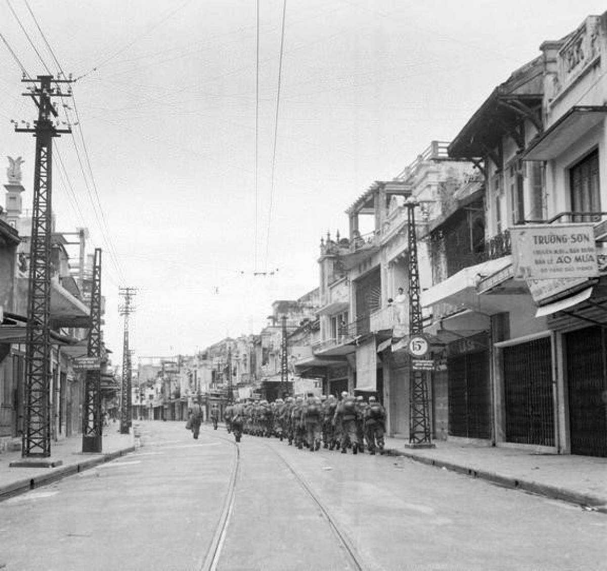 As French troops depart Hanoi, they head towards Long Bien bridge on October 9, 1954.