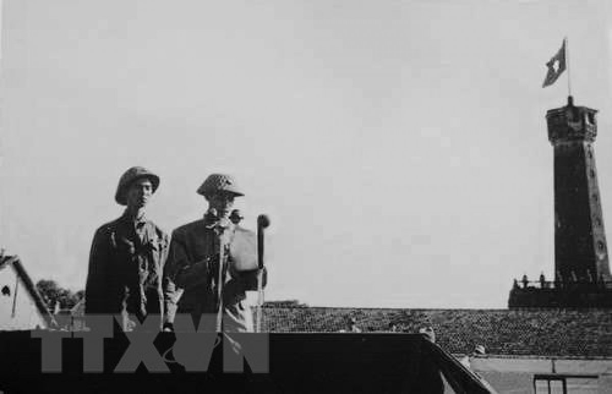 Major General Vuong Thua Vu is present on the podium during the first flag salute ceremony held to celebrate Hanoi’s victory on October 10, 1954.