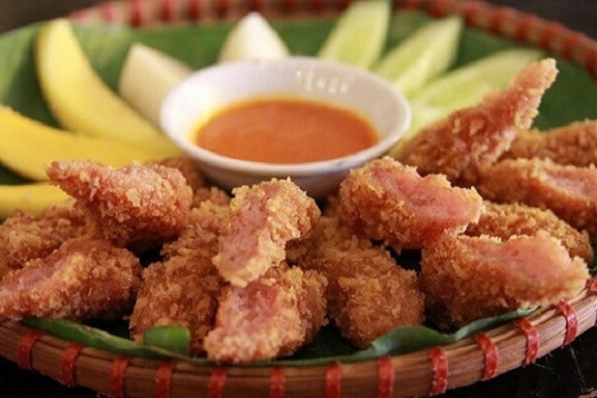 Nem chua ran, Vietnamese&nbsp;deep&nbsp;fried&nbsp;pork&nbsp;roll, is a crunchy and delicious pork&nbsp;roll that is&nbsp;bursting with sweet and sour flavors.