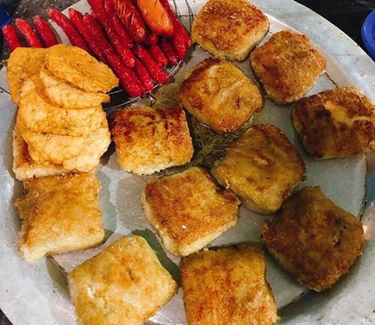 Banh chung is a traditional&nbsp;Vietnamese&nbsp;rice&nbsp;cake&nbsp;which is produced from glutinous rice, mung beans, pork, and other ingredients.