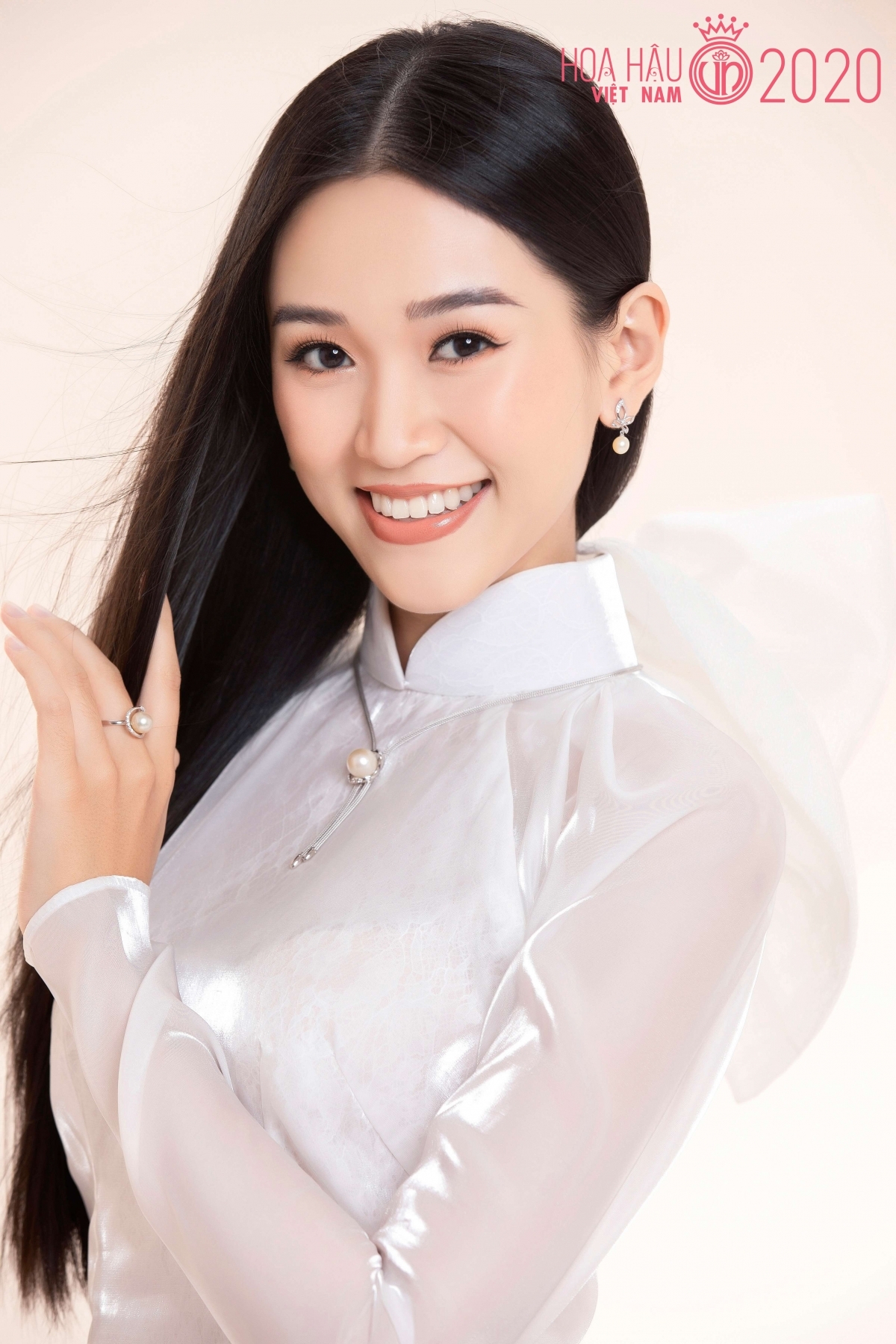 Contestant H Lida Nie Cao