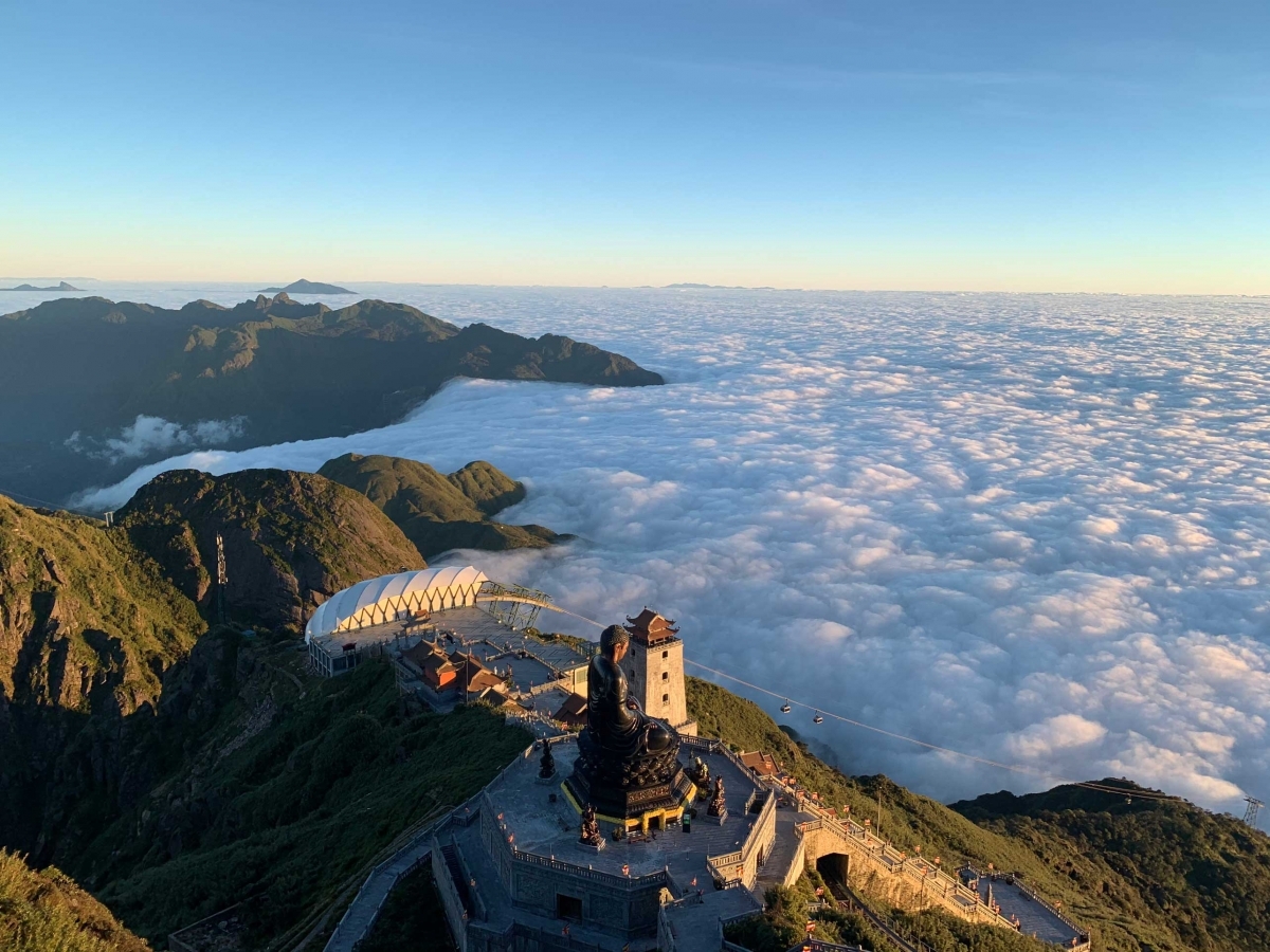 Autumn serves as the most suitable time each year for cloud hunters to snap beautiful photos of the local scenery.