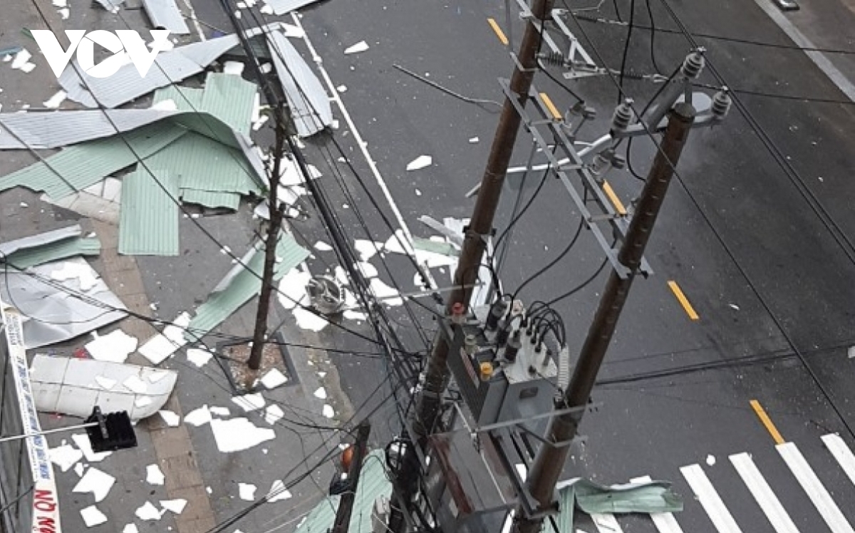 Roofs of buildings on Hung Vuong street, Quang Ngai city, are blown away following strong winds brought about by Typhoon Molave.