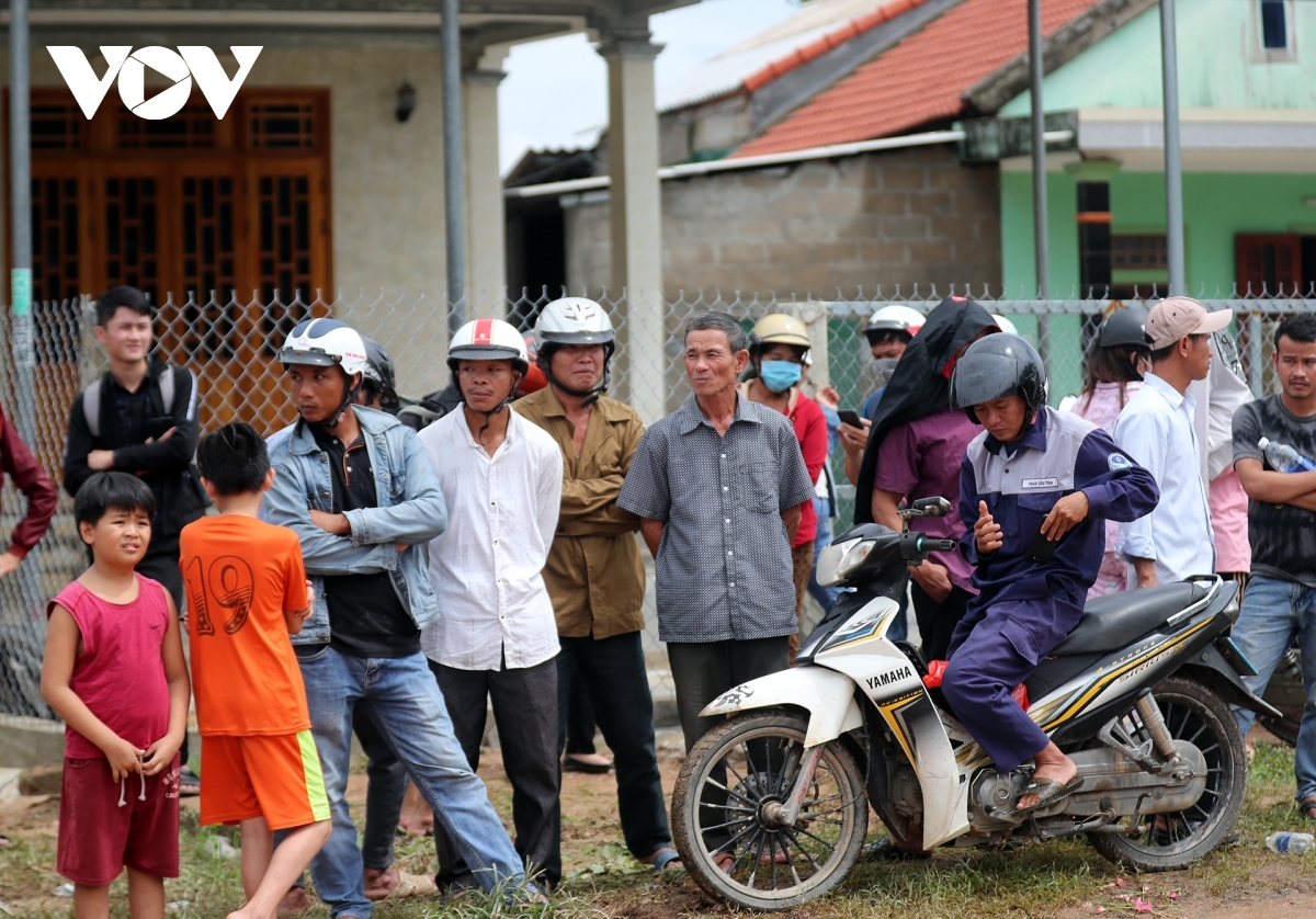 Local residents in Phong Xuan commune watch the soldiers as they prepare for their rescue attempt