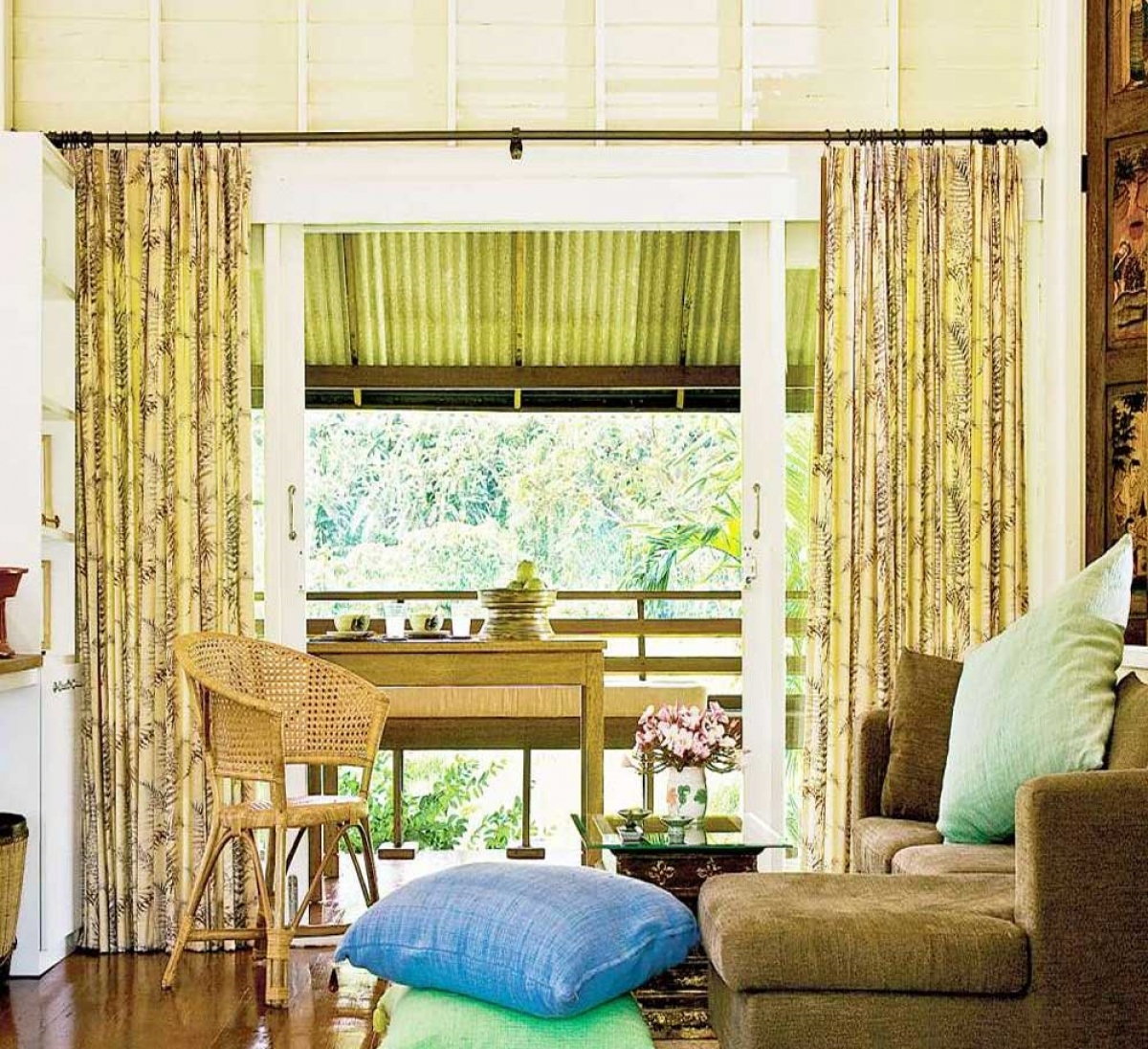 Không gian bên trong khá là ấn tượng bởi cách phối hợp đồ nội thất, v ật dụng sáng tạo, liên kết.