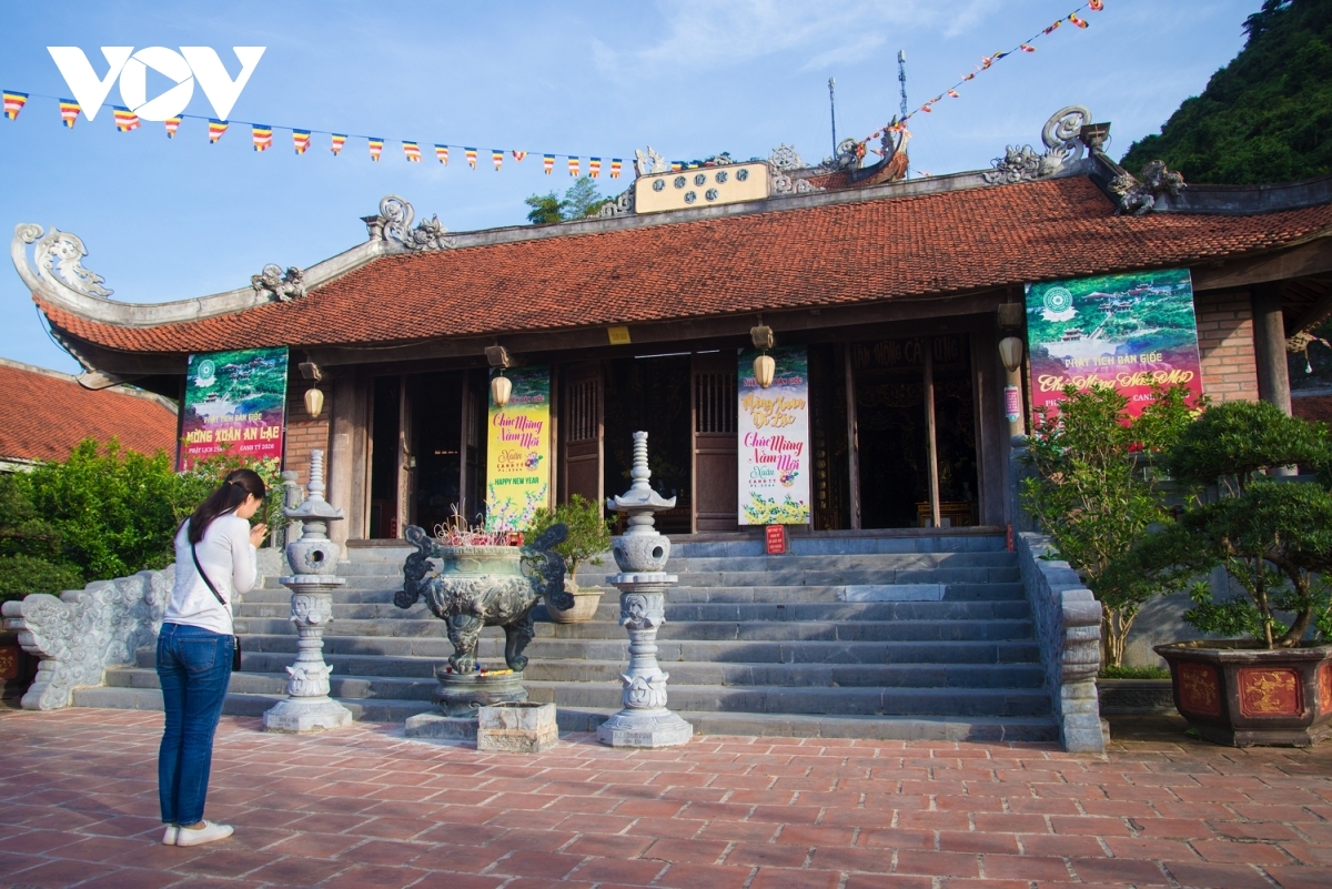 Phat Tich Truc Lam Ban Gioc Pagoda can be found roughly 500 metres from Ban Gioc waterfall.