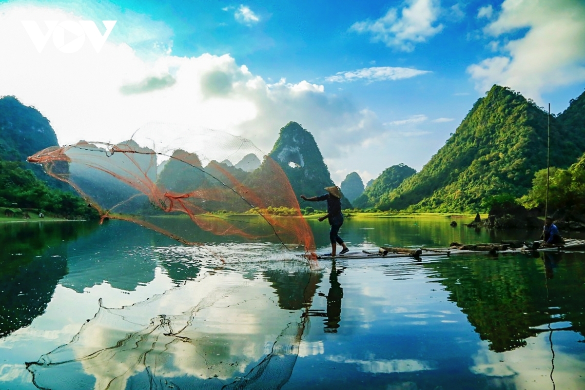Thang Hen lake is one of the most popular spots throughout Cao Bang province.