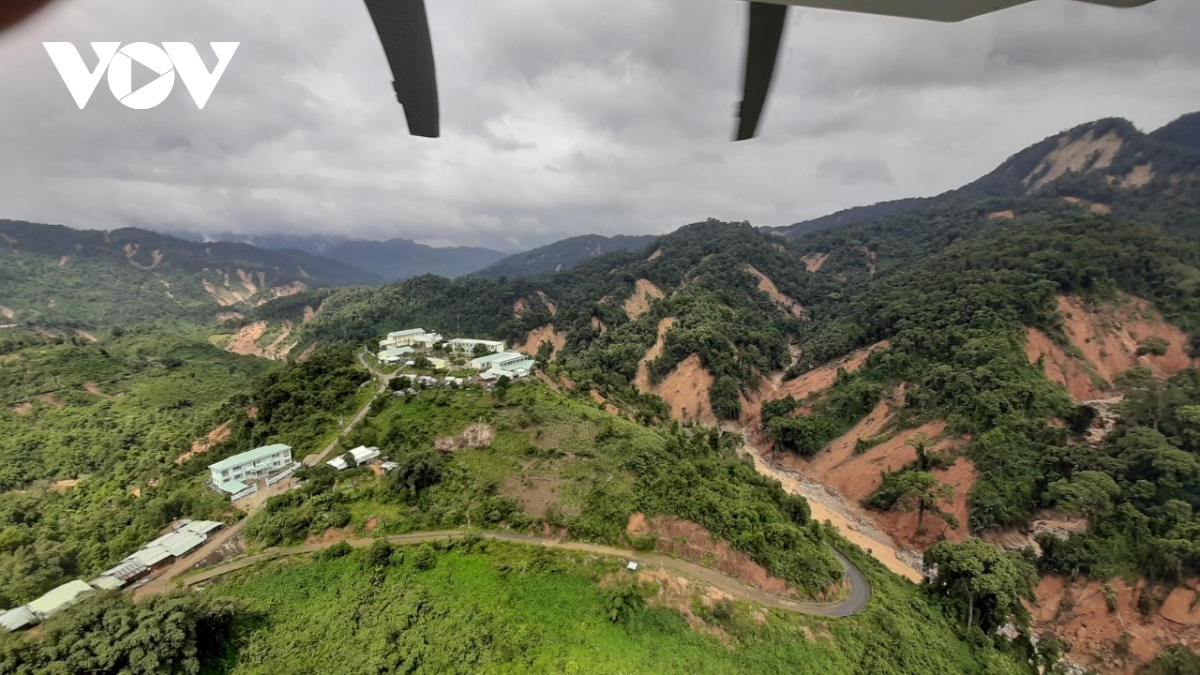 The two inaccessible communes accommodate approximately 3,000 residents. Their self-supported supplies are running out.