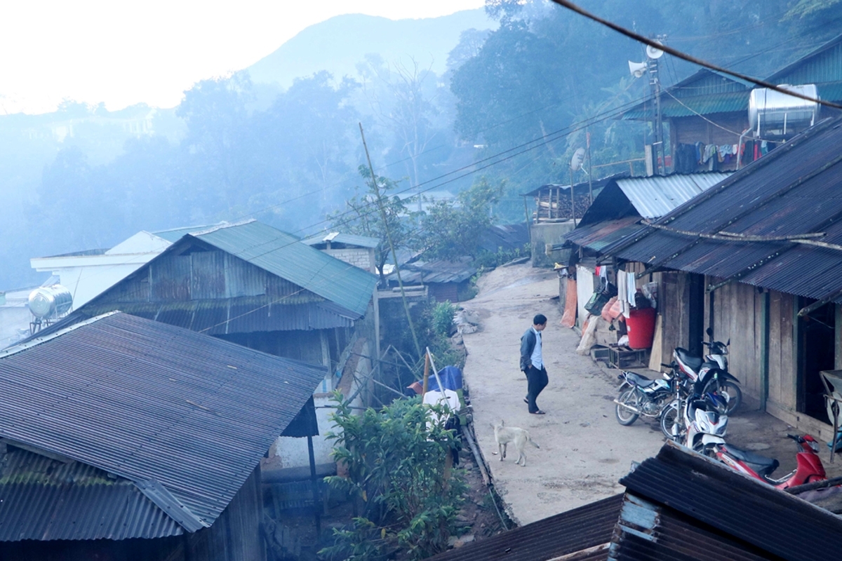 Here in Lai Chau province, they still retain many distinct cultural features, including traditional Tet (New Year) which is usually celebrated early in the 10th lunar calendar.