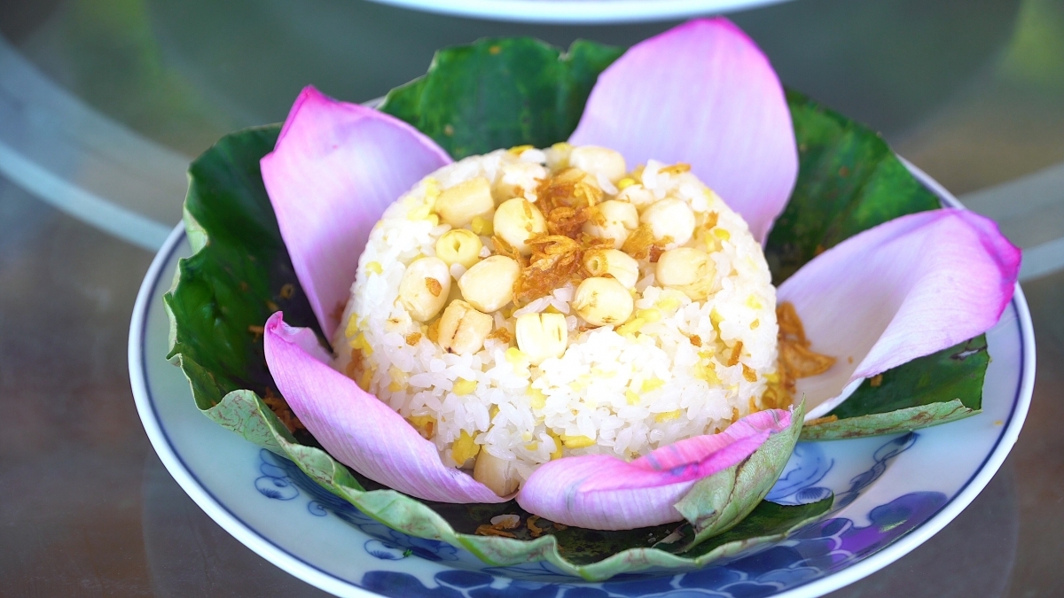 Producing food from lotus seeds requires highly-skilled chefs.