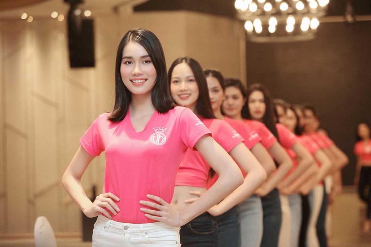 The 35 girls will now travel to Vung Tau city on November 5 in order to prepare for a diverse range of activities in the final round. The grand final of the pageant is scheduled to take place in Ho Chi Minh City on November 21.