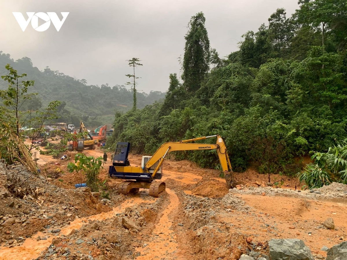 Excavators are utilised as a means of removing soil as the search for missing victims of the disaster gets underway.