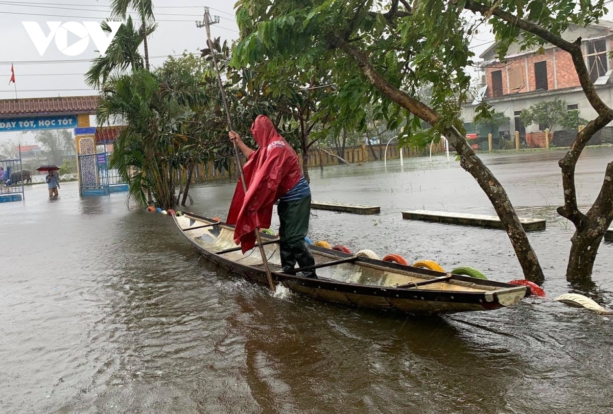 Due to upstream flooding and spells of torrential downpours caused by Storm Etau, the central province of Thua Thien-Hue has been left submerged in a metre of water.
