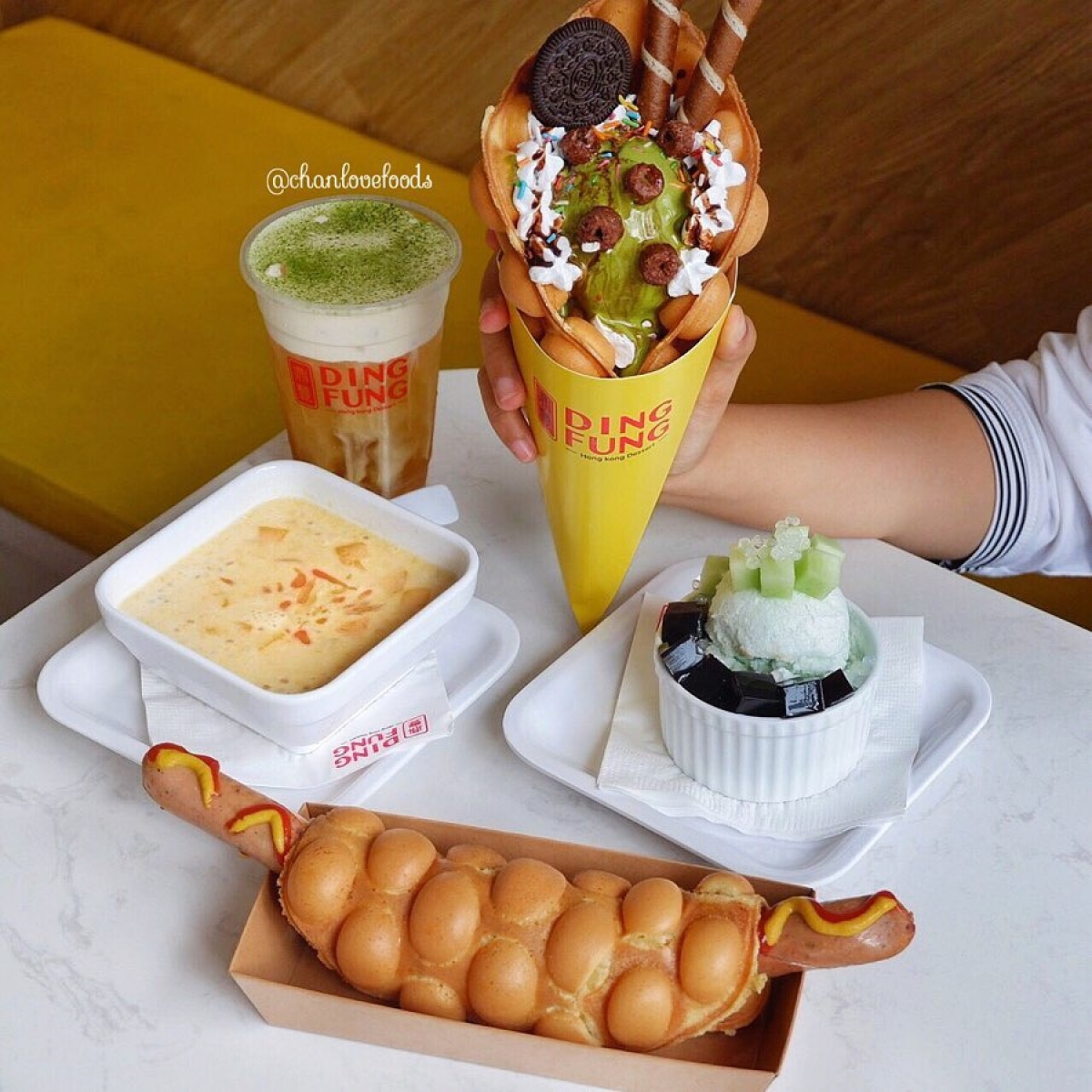 Banh trung ga non, egg cake, is a famous dessert on Nguyen Hue pedestrian street in District 1. Each cake features a full topping list of cheese, chocolate, and green tea and is valued from VND29,000 to VND45,000, US$1.26 to US$1.95. (Photo: Chanlovefoods)