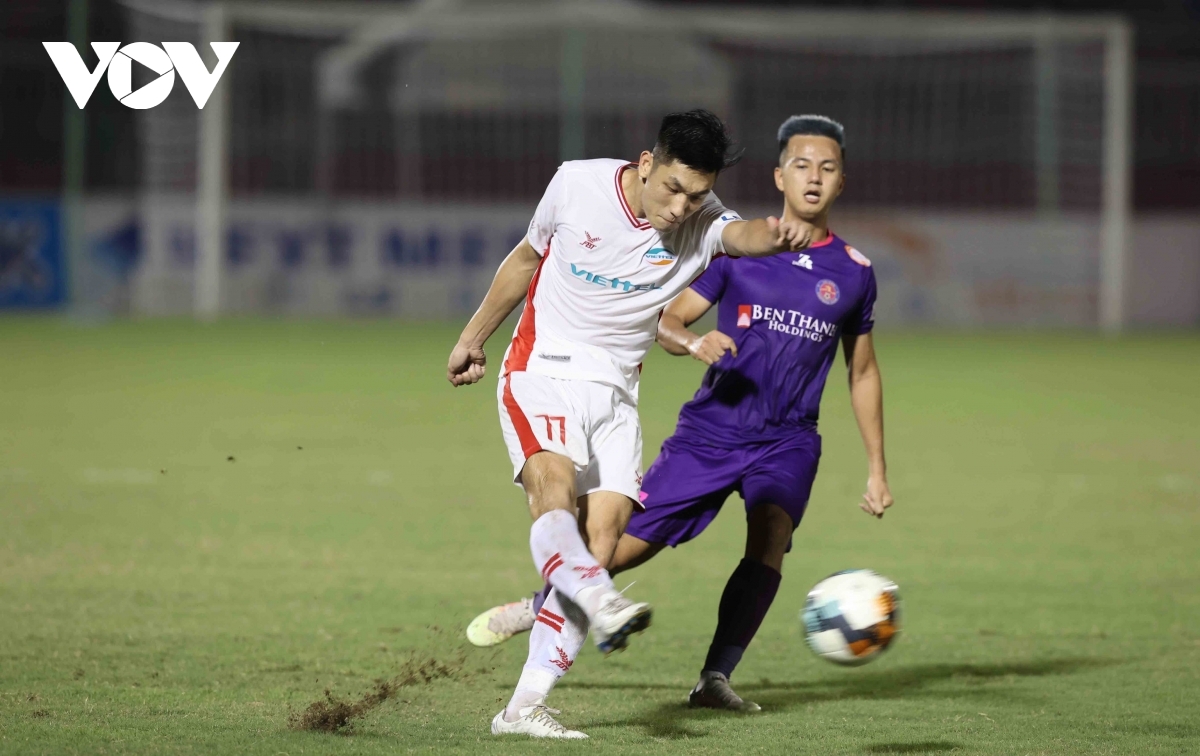 Going into the game, Viettel FC players flex their muscle, showing great determination to claim the championship title.