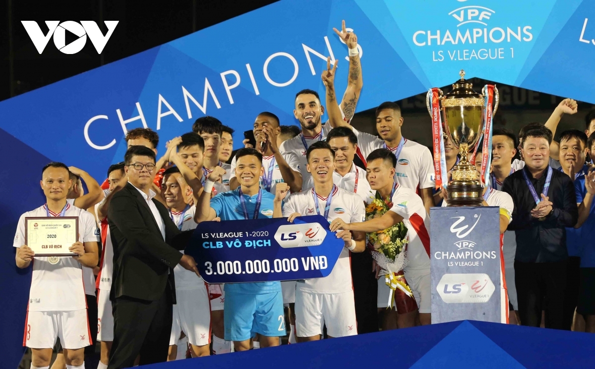 Viettel FC are crowned V.League 1 champions for the first time, scoring 41 points, two points higher than the second-placed Hanoi FC.