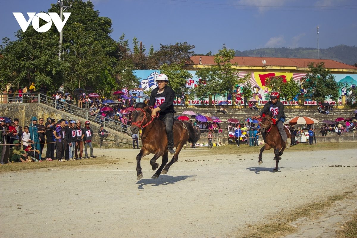 The competition is often exciting as it is loudly supported by spectators.