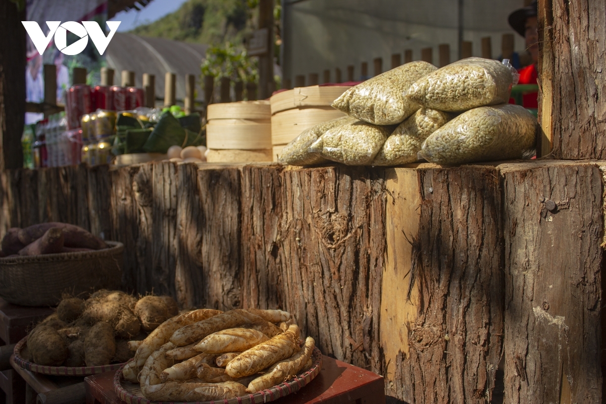 . People living in the highlands plant a variety of rice which cannot be found elsewhere in the country.